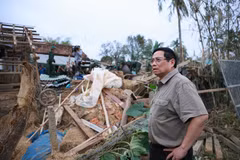 PM inspects flood recovery efforts in Dak Lak province