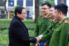 PM visits public security, national defence units on duty during Tet