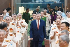 Party chief meets former public security officers once serving on southern battlefields 