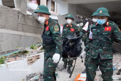 Vietnamese rescue forces recover victims from rubble in earthquake-hit Venezuela 