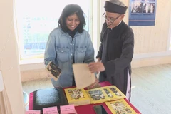 Vietnam showcases Dong Ho folk paintings in Paris, seeking UNESCO's recognition