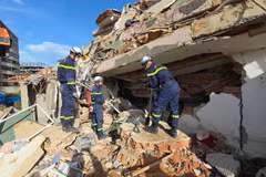 Vietnamese rescue team recovers first body in earthquake-hit Venezuela