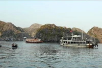 Cruises in Cat Ba Archipelago, a UNESCO World Natural Heritage Site (Photo: VNA)