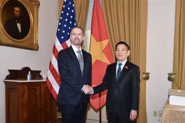 Deputy Prime Minister Ho Duc Phoc (R) and US Trade Representative Jamieson Greer. (Photo: VNA)