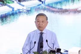 General Secretary of the Communist Party of Vietnam Central Committee and President To Lam speaks at the groundbreaking ceremony for a project to upgrade the Bac Hung Hai irrigation system. (Photo: VNA)