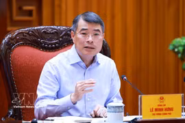 Prime Minister Le Minh Hung speaks at the meeting on the Vietnam International Financial Centre. (Photo: VNA)