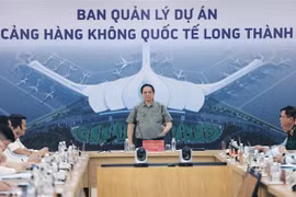 Prime Minister Pham Minh Chinh speaks at the working session with construction units of Long Thanh International Airport in Dong Nai province on August 2. (Photo: VNA)