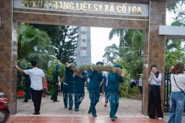The Hanoi “Green Weekend” programme encompasses renovating martyr cemeteries and hero memorial sites. (Photo: VNA)