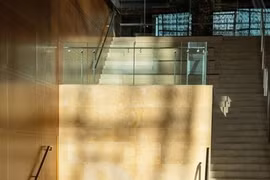 Hoang Dung’s latest music video, “Cuoi Tuan (1825)” (Weekend), in partnership with the Singapore Tourism Board Vietnam, invites audiences to discover Singapore’s fusion of culture, nature and modernity. (Photo: Courtesy of STB)
