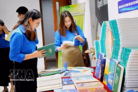 A number of youth union members at the Vietnam Academy of Social Sciences visit the exhibition space showcasing books and materials on culture. (Photo: VNA)
