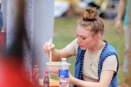 A foreign visitor enjoys pho at the festival. (Photo: VNA)