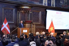 General Secretary of the Communist Party of Vietnam Central Committee and President To Lam delivers a policy speech at the University of Copenhagen on October 19 afternoon (local time) as part of his state visit to Denmark (Photo: VNA)