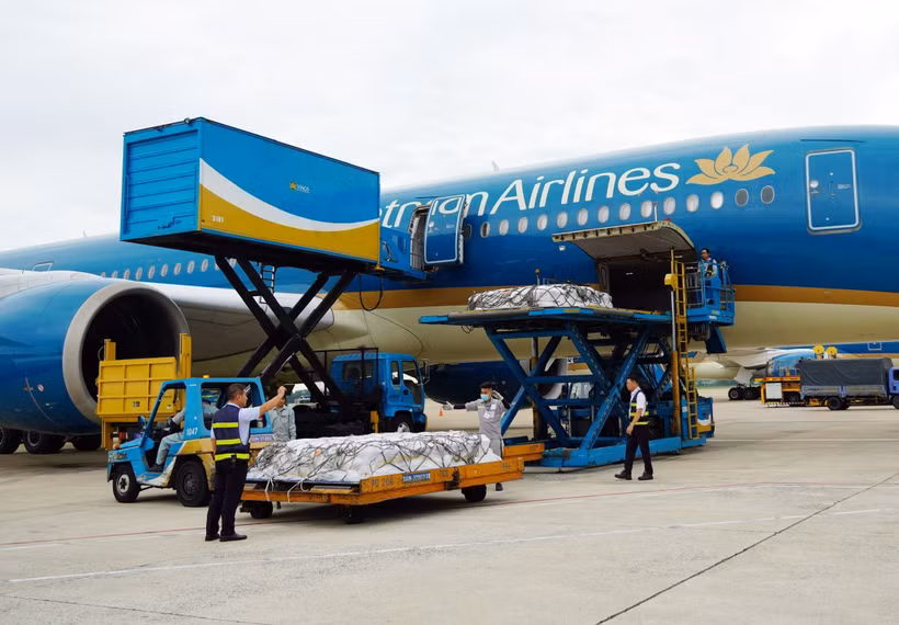 The flight carrying the mortal remains of Indian victims departs Ho Chi Minh City on July 13. (Photo published by VNA)