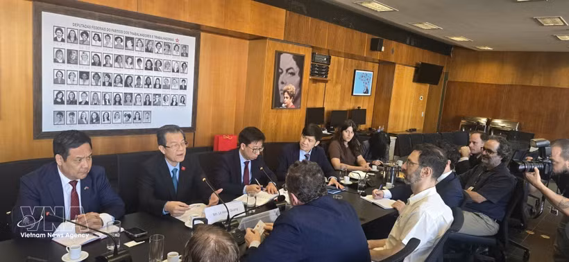 The CPV delegation works with the Workers' Party of Brazil (PT). (Photo: VNA)