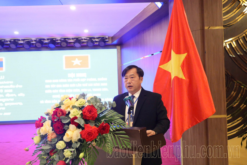 Vu A Bang, Vice Chairman of the Dien Bien provincial People’s Committee, speaks at the conference. (Photo: VNA)