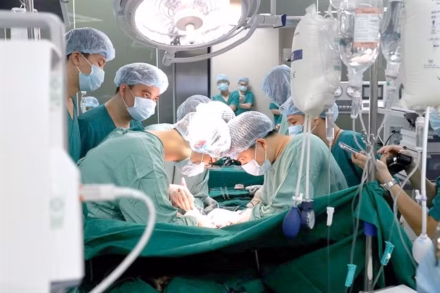 Hanoi-based Thanh Nhan Hospital successfully performs its first organ retrieval from a brain-dead donor, with support and technology transfer from Vietnam-Germany Friendship Hospital, on December 7, 2024. (Photo: VNA)