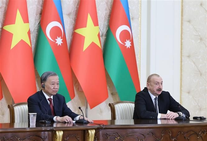 General Secretary of the Communist Party of Vietnam Central Committee To Lam (left) and President of Azerbaijan Ilham Aliyev at the press conference. (Photo: VNA)