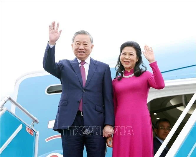 Party General Secretary To Lam and his spouse Ngo Phuong Ly leave Hanoi on March 9 morning for a state visit to Indonesia, an official visit to the ASEAN Secretariat based in the country, and an official visit to Singapore. (Photo: VNA)