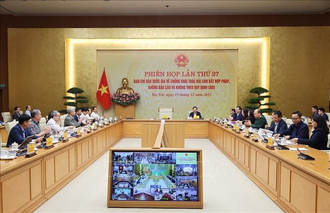 Deputy Prime Minister Tran Hong Ha speaks at the meeting of the national steering committee for combating illegal, unreported, and unregulated (IUU) fishing on December 23. (Photo: VNA)