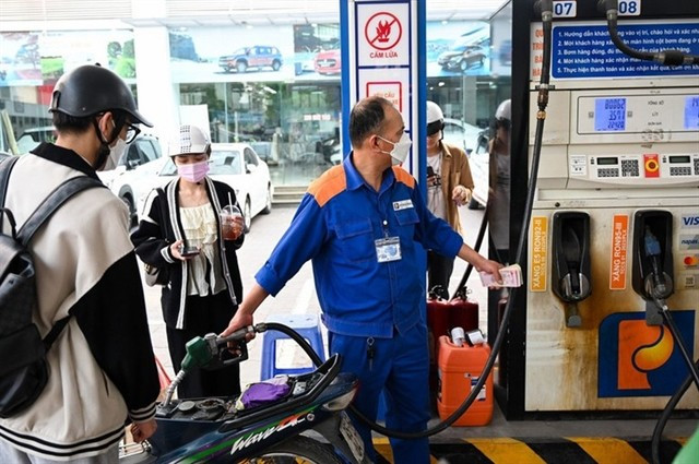 Domestic fuel prices are forecast to continue fluctuating as the Isarel-Iran conflict unfolds. (Photo: VNA)