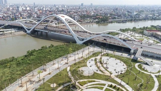 Rao Bridge in Hai Phong which connects the central area with other parts of the city. (Photo: VNA)