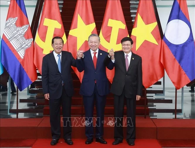 General Secretary of the Communist Party of Vietnam (CPV) Central Committee To Lam (middle), President of the Cambodian People's Party and President of the Cambodian Senate Hun Sen (left) and General Secretary of the Lao People's Revolutionary Party and President of Laos Thongloun Sisoulith. (Photo: VNA)