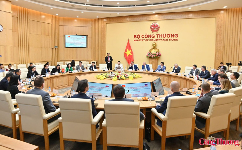 The MoU is signed at the opening ceremony of the Vietnam-Russia Scientific Forum on Industrial, Technological, and Innovation Promotion. (Photo: moit.gov.vn)