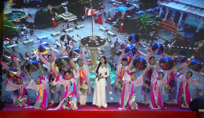 An art performance at the festival (Photo: VNA)