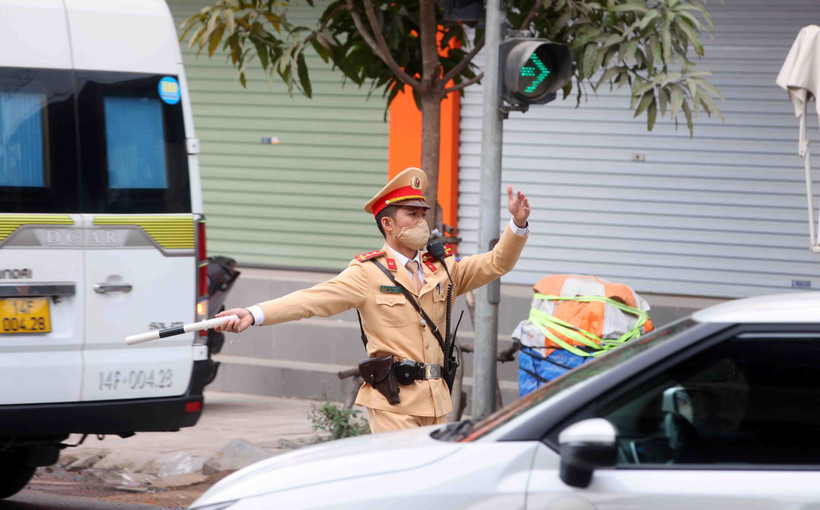 An on-duty traffic police officer in Hanoi. (Illustrative photo: VNA)