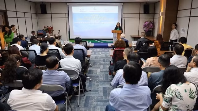 Cao Thi Phi Van, Deputy Director of the HCM City Investment and Trade Promotion Centre, speaks at the “New US Policies: Impacts on Trade and Investment” meeting on January 8 in HCM City. (Photo courtesy of ITPC)