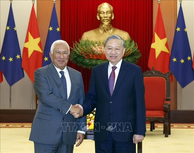 Party General Secretary To Lam (right) and President of the European Council (EC) António Costa (Photo: VNA)