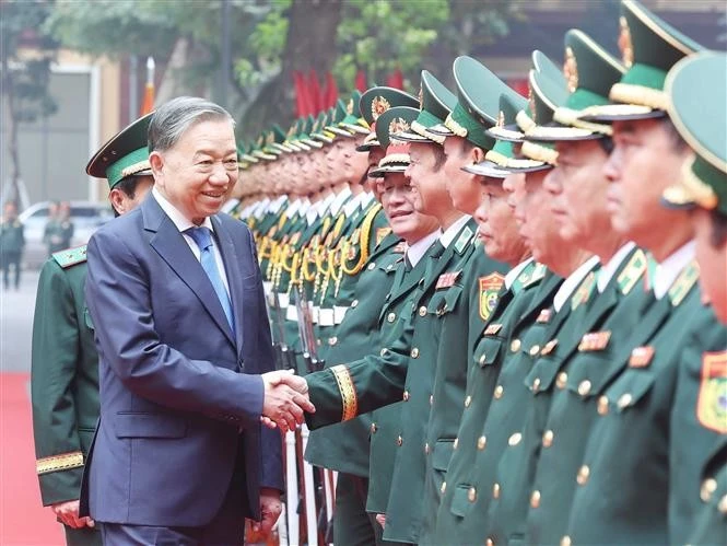 Party General Secretary To Lam visits the Border Guard High Command Headquarters. (Photo: VNA)