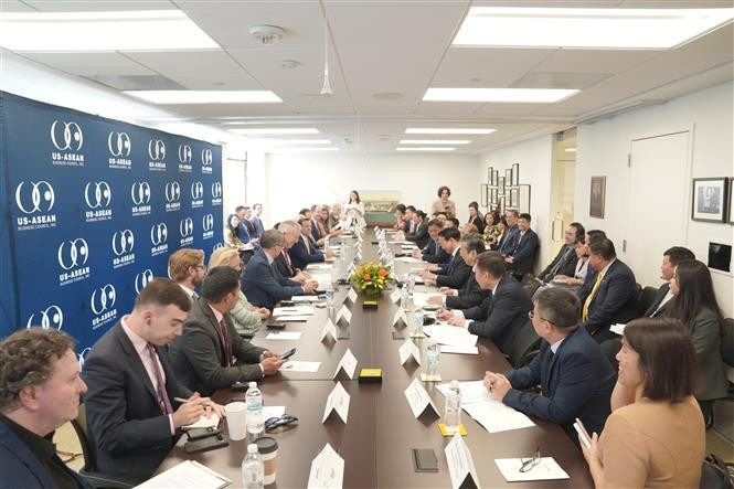 At a roundtable between the delegation of Vietnam's Ministry of Agriculture and Environment and the US-ASEAN Business Council (USABC) on June 6. (Photo: VNA)
