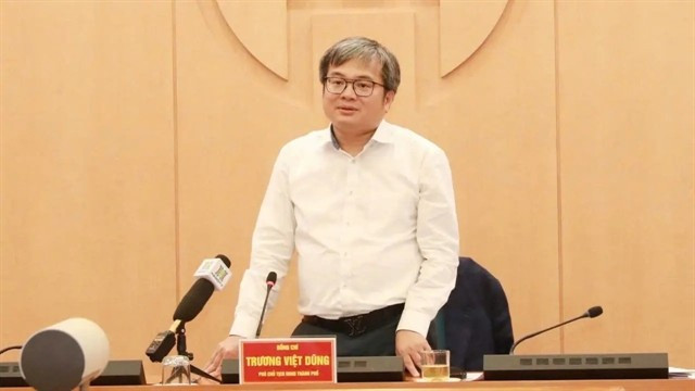 Vice Chairman of the Hanoi People's Committee Truong Viet Dung speaks at the meeting with units contributing capital to the fund. (Photo: hanoionline.vn)
