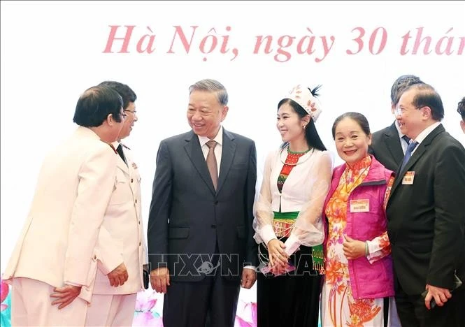 Party General Secretary To Lam meets with representatives of artists and writers from across the country in Hanoi on December 30. (Photo: VNA)