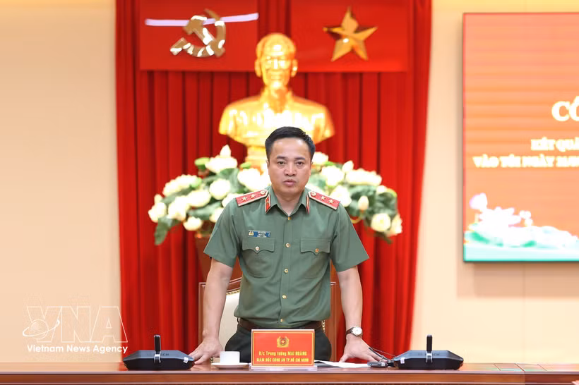 Lieutenant General Mai Hoang, Director of the Ho Chi Minh City Department of Public Security, provides information about the murder case at the press briefing on May 26, 2026. Photo: VNA