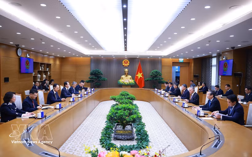 Prime Minister Le Minh Hung receives Chinese Ambassador to Vietnam He Wei in Hanoi on May 12. Photo: VNA