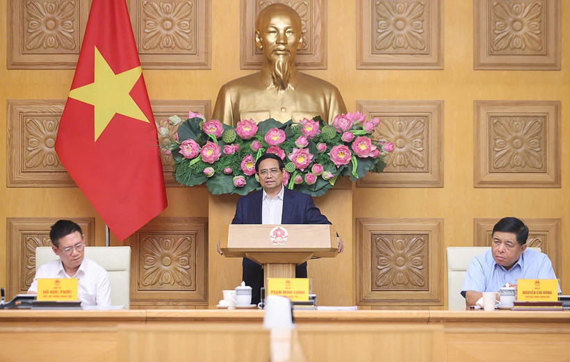 Prime Minister Pham Minh Chinh works with the Policy Advisory Council. Photo: VNA