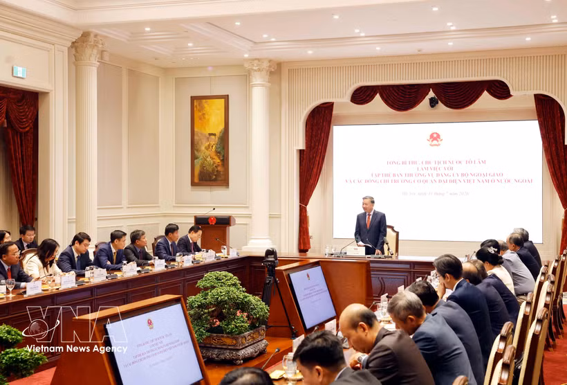 Party General Secretary and State President To Lam holds a working session with the Ministry of Foreign Affairs' leadership and Vietnamese ambassadors and heads of representative missions abroad in Hanoi on July 31. Photo: VNA