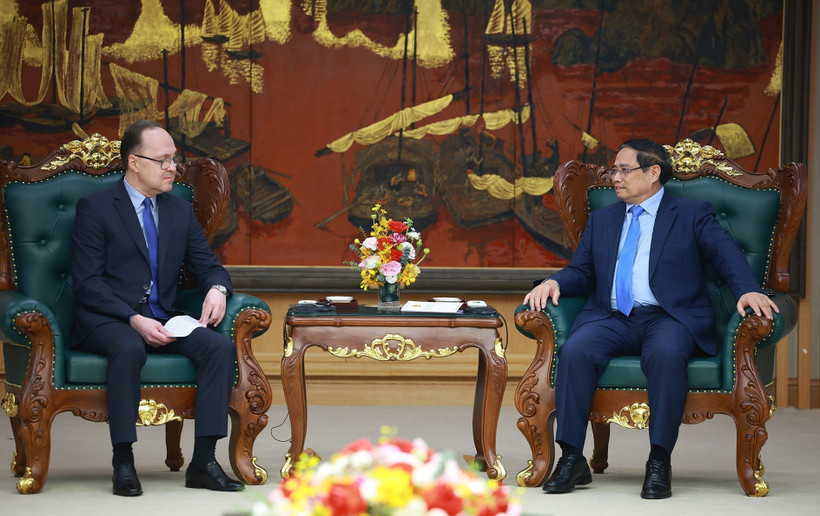 Prime Minister Pham Minh Chinh receives Russian Ambassador to Vietnam Gennady Bezdetko in Hanoi on April 1, 2026. Photo: VNA