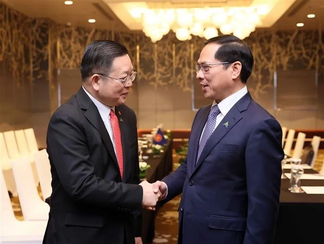 Deputy Prime Minister and Minister of Foreign Affairs Bui Thanh Son meets with ASEAN Secretary-General Kao Kim Hourn in Hanoi on February 25, 2025. Photo: VNA