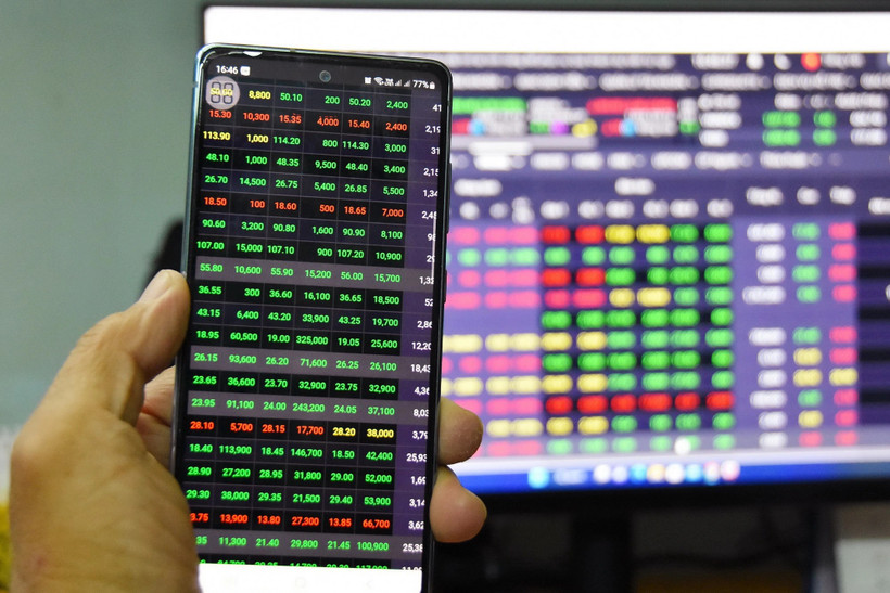 The VN-Index on the Ho Chi Minh Stock Exchange (HoSE) hit 1,784.49 at the close of 2025, gaining nearly 518 points from the beginning of the year or approximately 41%. Photo courtesy of CafeF.