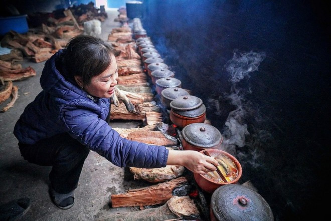 The process requires constant supervision to ensure the pot doesn’t dry out. (Photo: VNA)