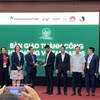 Representatives of the Australian Embassy in Vietnam, STAMEQ and project partners attend the handover ceremony for the V-Standard platform in Hanoi on July 17. (Photo: VNS/VNA)