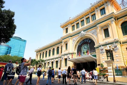 The Saigon Central Post Office in downtown Ho Chi Minh City draws international visitors. (Photo: HVNA)