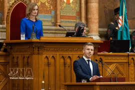 New Hungarian Prime Minister Peter Magyar (front) at the swearing-in ceremony of the new Government in Budapest on May 12, 2026. (Photo: Xinhua/VNA) 