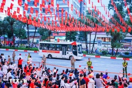 People gather on Van Cao street on August 27 to welcome the forces joining the preliminary state-level review for the National Day parade. (Photo: VNA) 