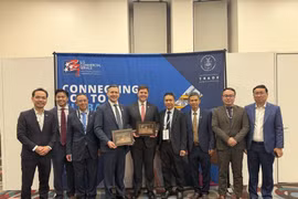 The Vietnamese delegation and senior US officials at their meeting (Photo: Ministry of Industry and Trade)