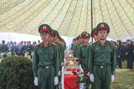 Remains of Vietnamese fallen soldiers and experts are brought to be reburied at Tong Khao Martyrs’ Cemetery in Thanh Nua commune, Dien Bien province, on December 31. (Photo: VNA)