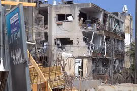 A residential area in Bat Yam, near Tel Aviv of Israel, hit by a missile attack on June 14, 2025 that left nine dead and nearly 200 injured. (Photo: VNA)